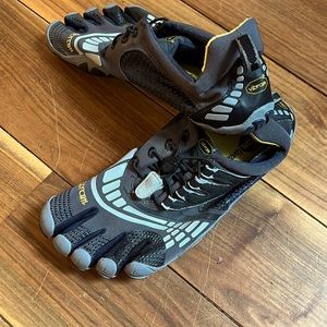 Vibram FiveFingers Men’s size 42 (10.5)